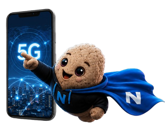 Maskotka Netia w pelerynie prezentuje 5G